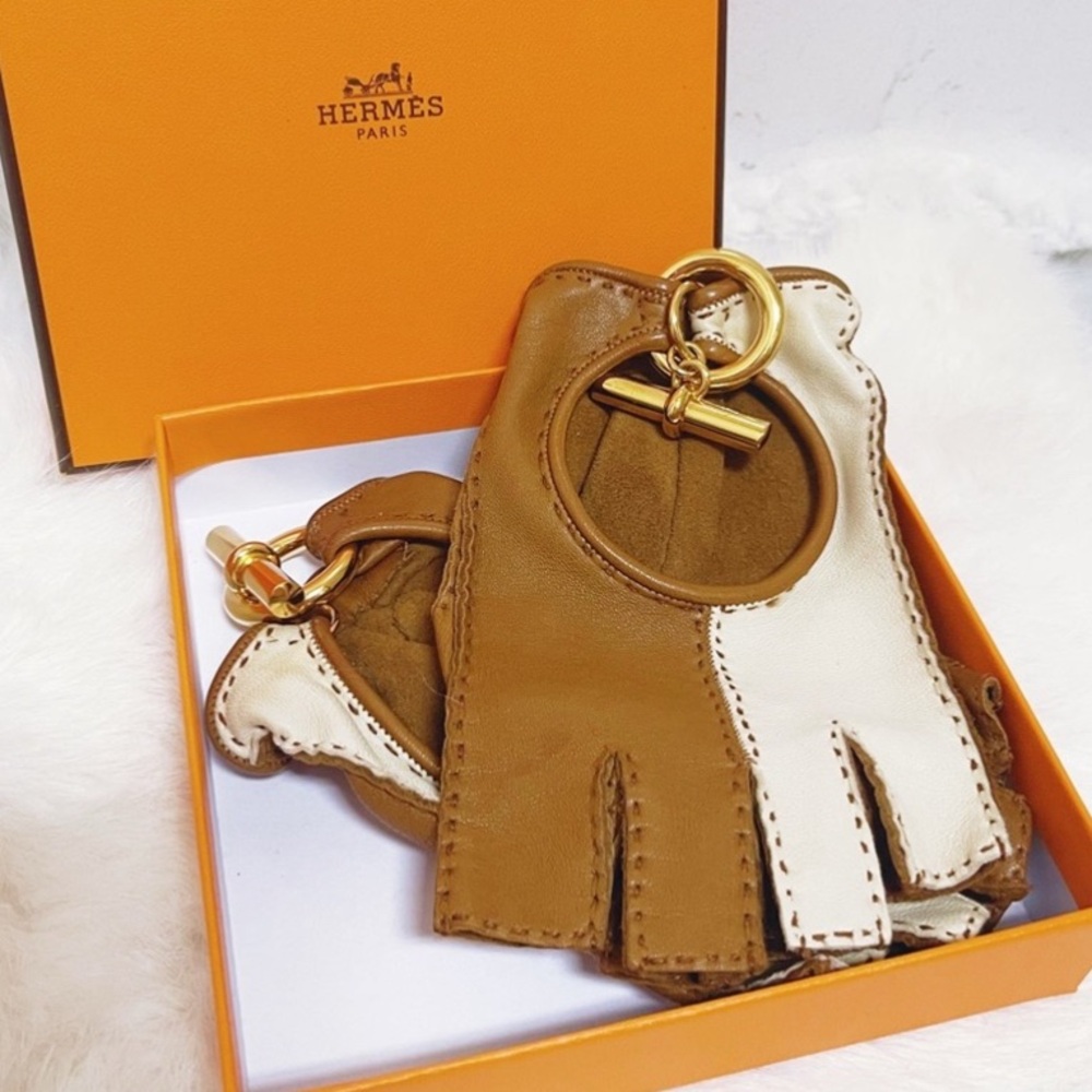 Authentic Hermes Rare Glenan Bi-Color Cream & Camel Fingerless Leather Gloves - Picture 2 of 13